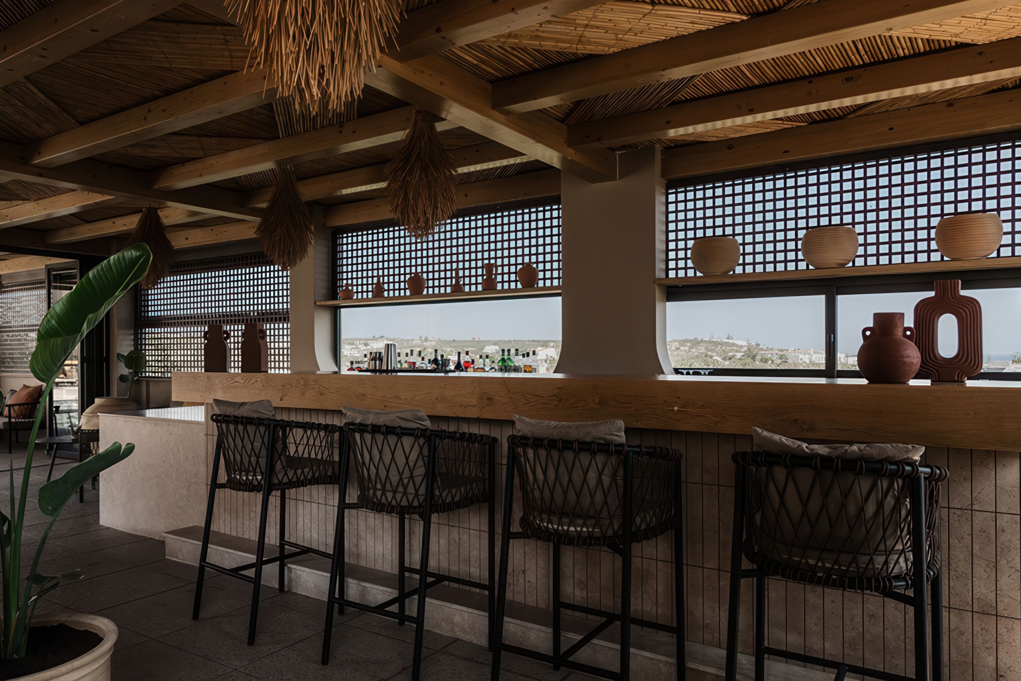 Pool Bar, image courtesy of Omicron Hotels