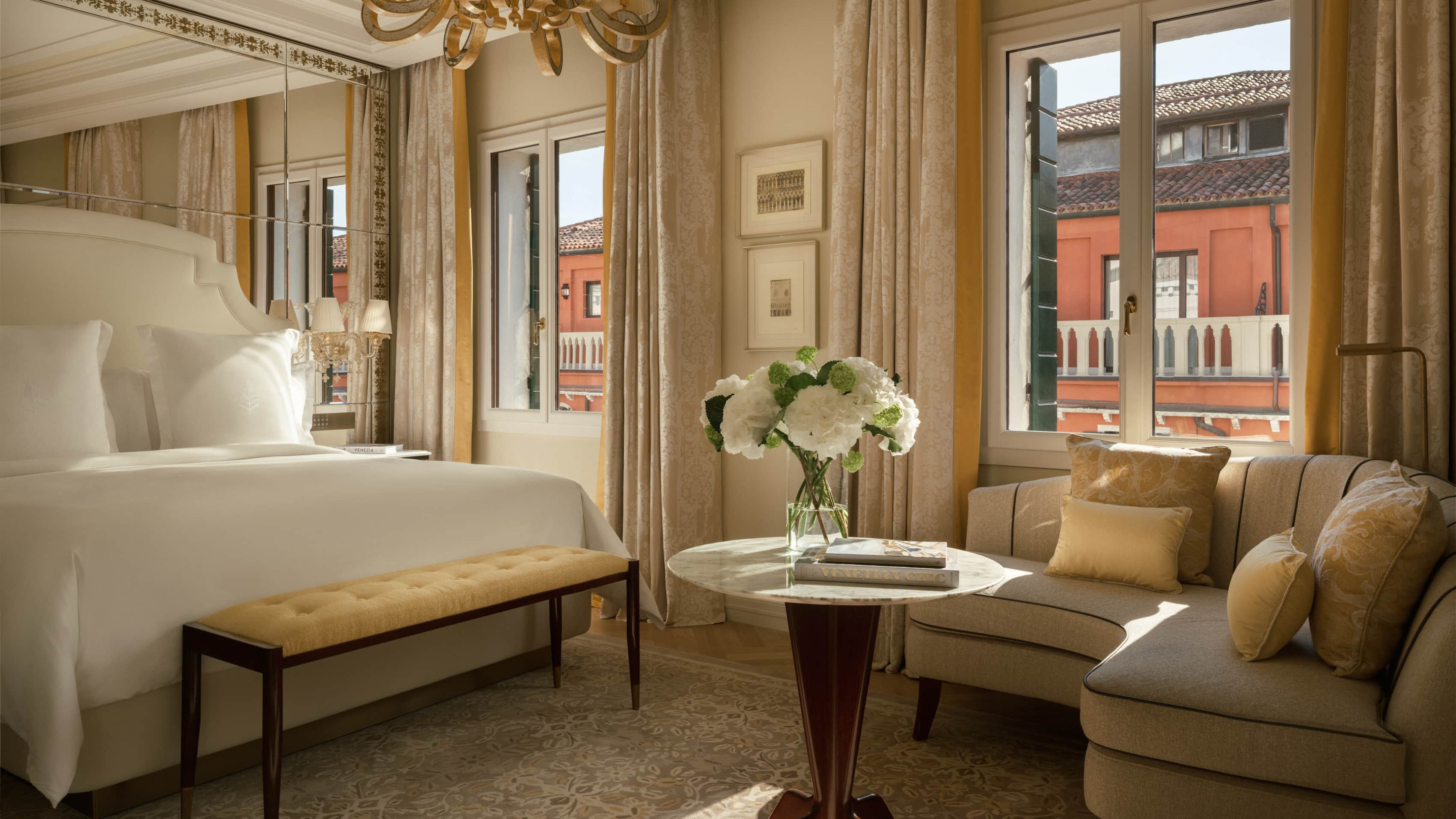 Deluxe Room, courtesy of Four Seasons