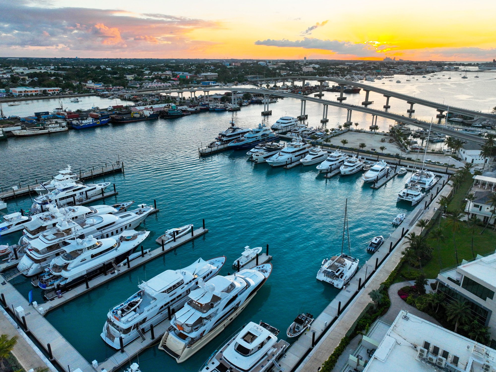 Hurricane Hole Superyacht Marina — Marina in Paradise Island
